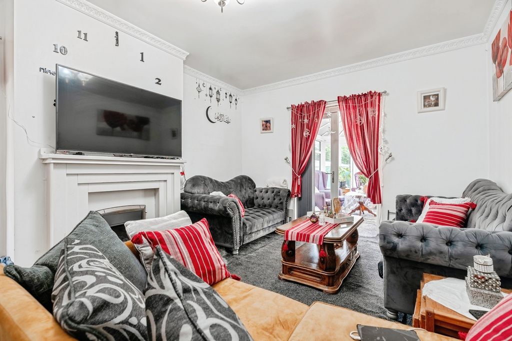 Property photo 3 of 18 Pbox-Img.Jpg