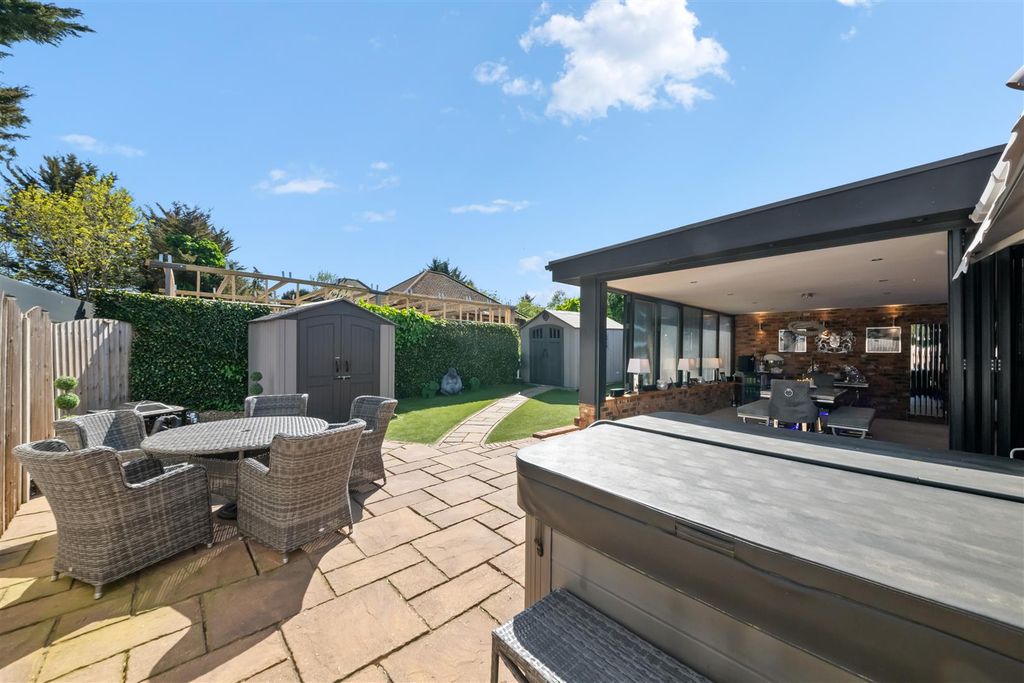 Additional image 17 of 4 bed detached bungalow for salePole Hill Road, Hayes UB4