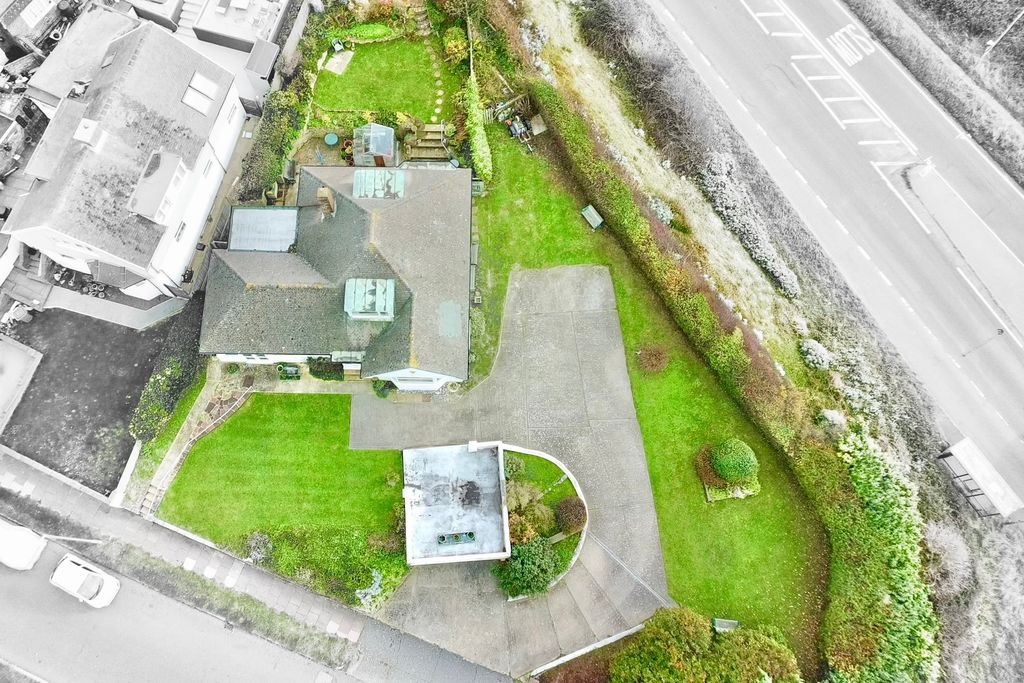 Property photo 2 of 28