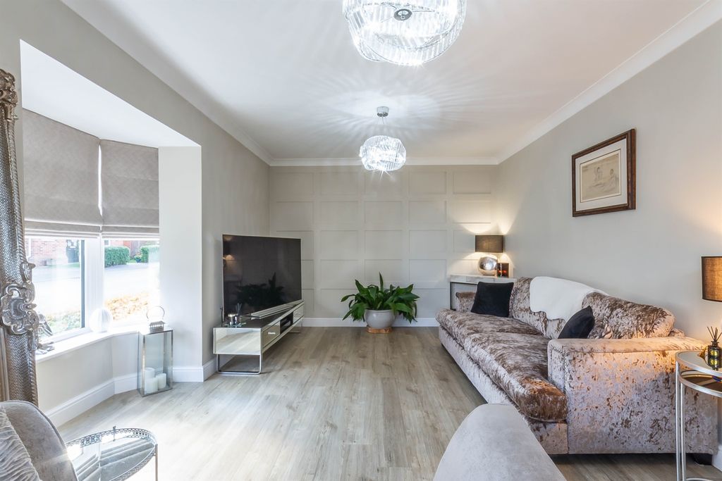 Property photo 3 of 22 Lounge