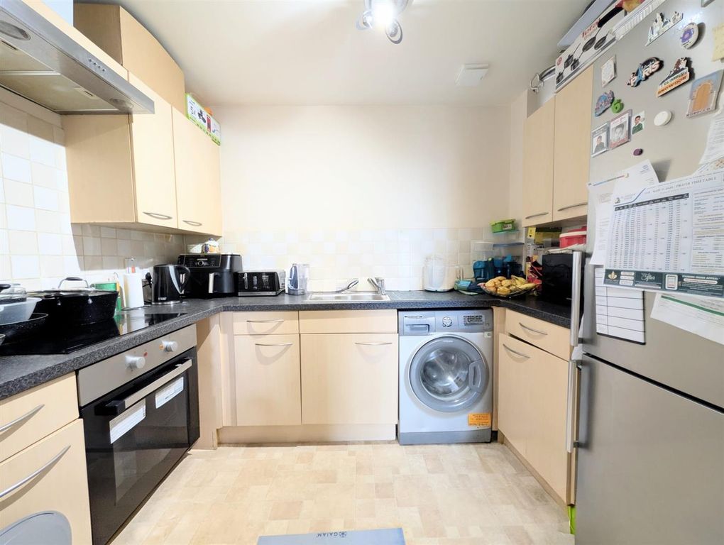 Property photo 3 of 8 F9024407-04F2-4A9E-97E2-A381A94F2275.Jpg