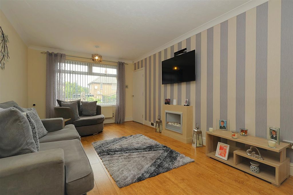 Property photo 3 of 34 Living Room