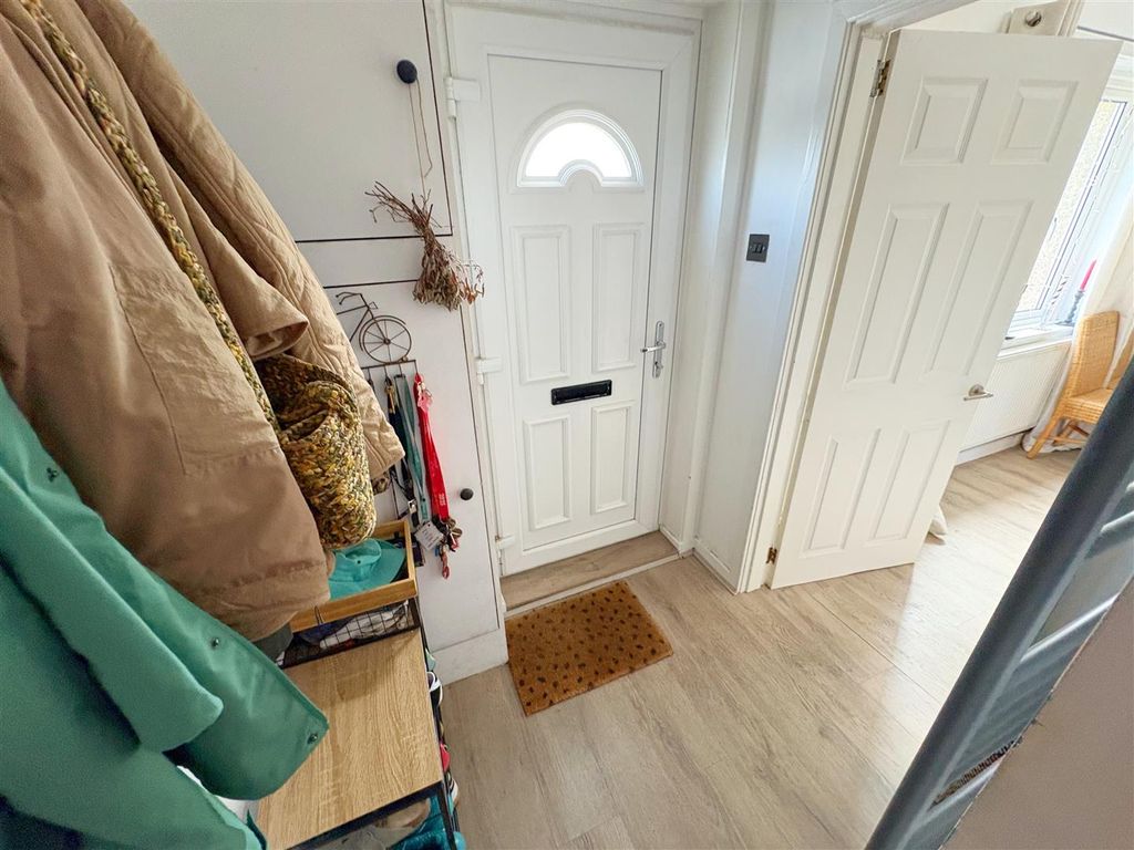Property photo 3 of 26 Hallway.Jpg