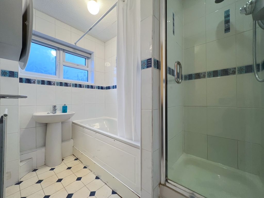 Property photo 2 of 25