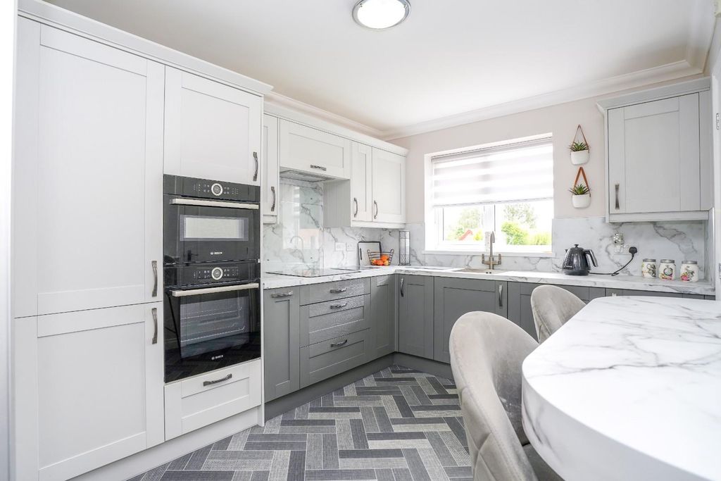 Property photo 1 of 23 42 Redhill Roaddsc08791.Jpg