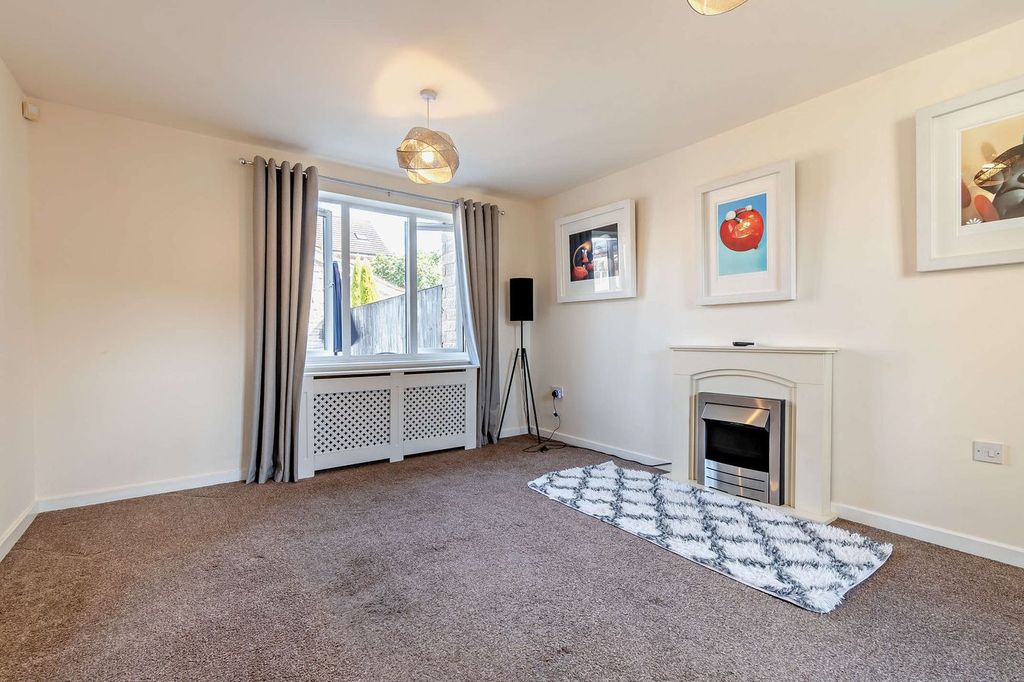 Property photo 2 of 26
