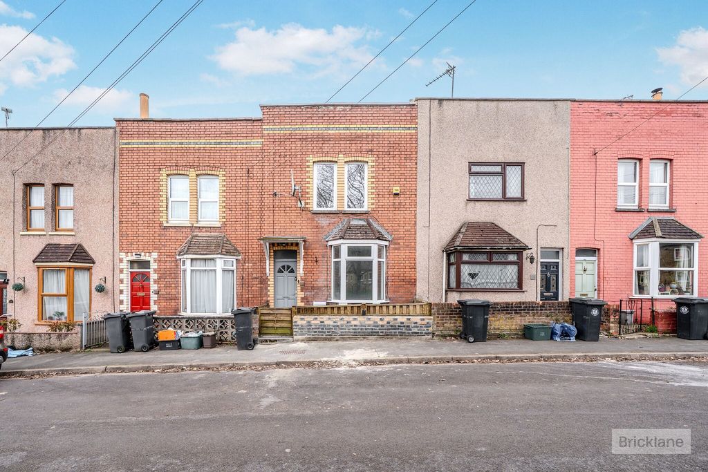 Property photo 3 of 13