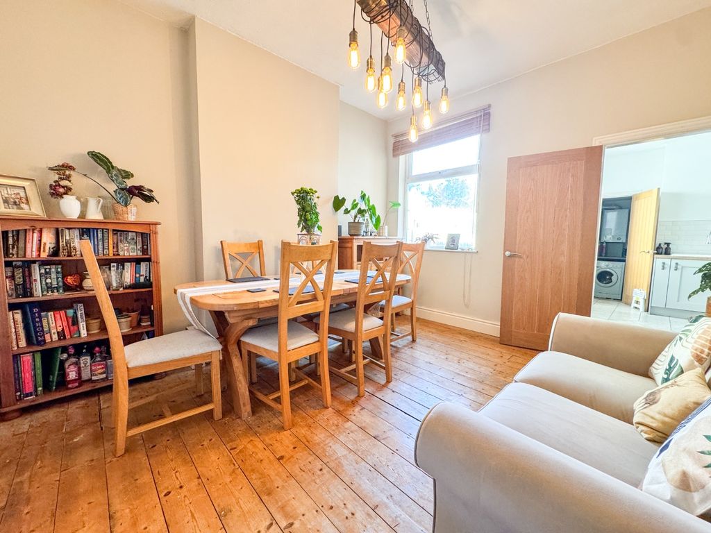 Property photo 2 of 21 4615354