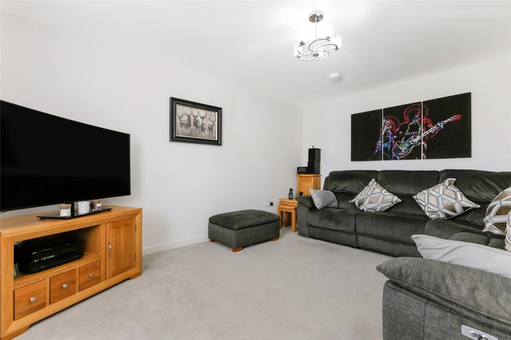 Property photo 2 of 23 Picture No. 18