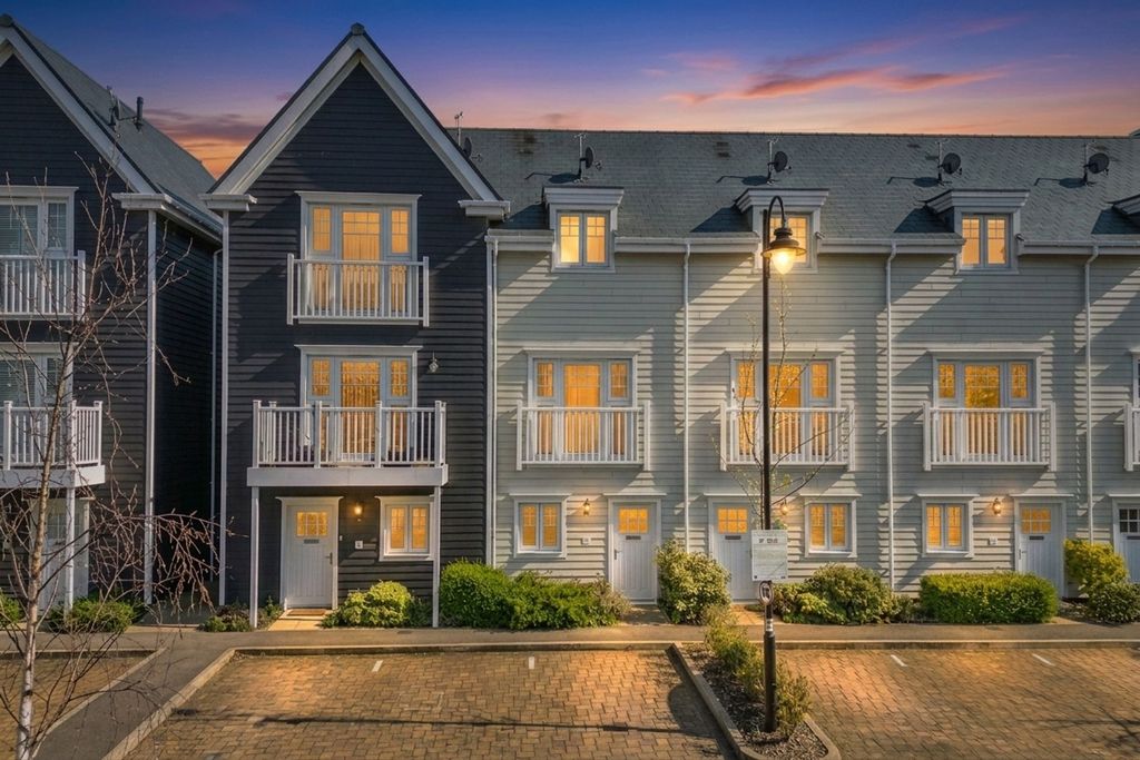 Property photo 2 of 24