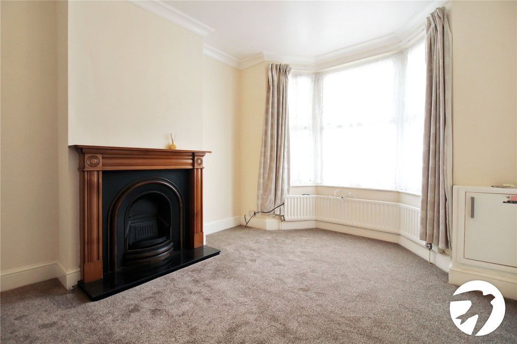 Property photo 2 of 20 Lounge