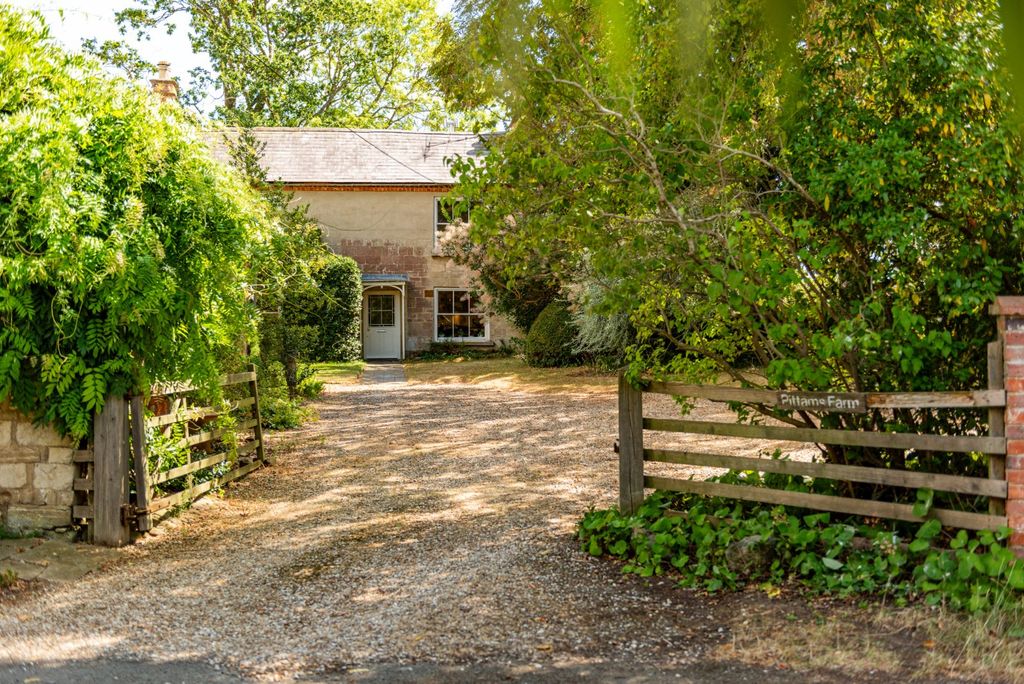 Property photo 2 of 19 Entrance