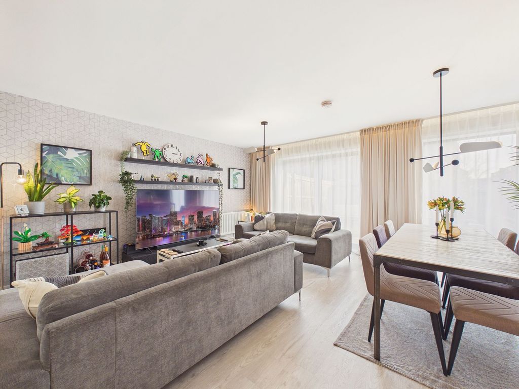 Property photo 1 of 15 Lounge/Dining Area