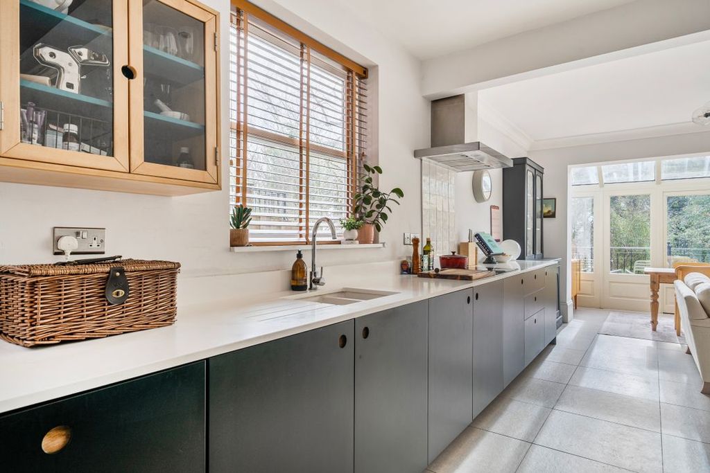 Property photo 2 of 19 141071218698B1F8157159