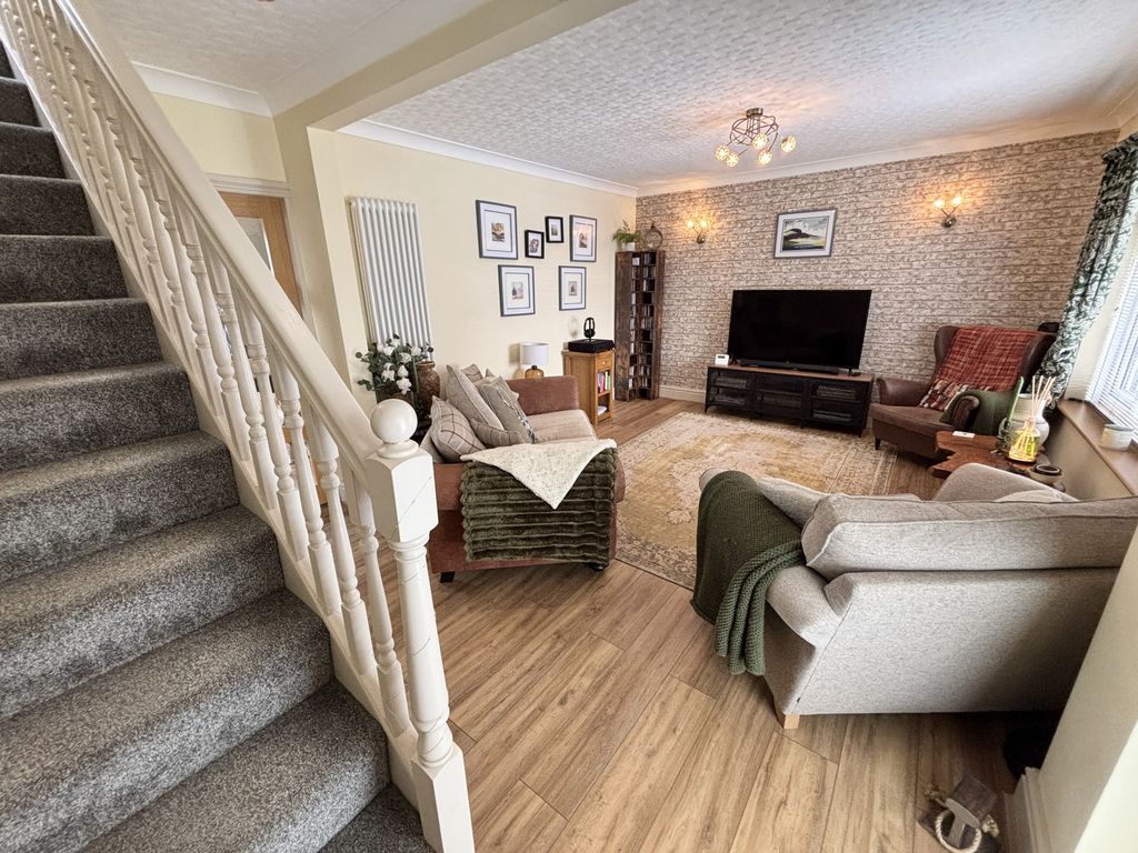 Property photo 3 of 28