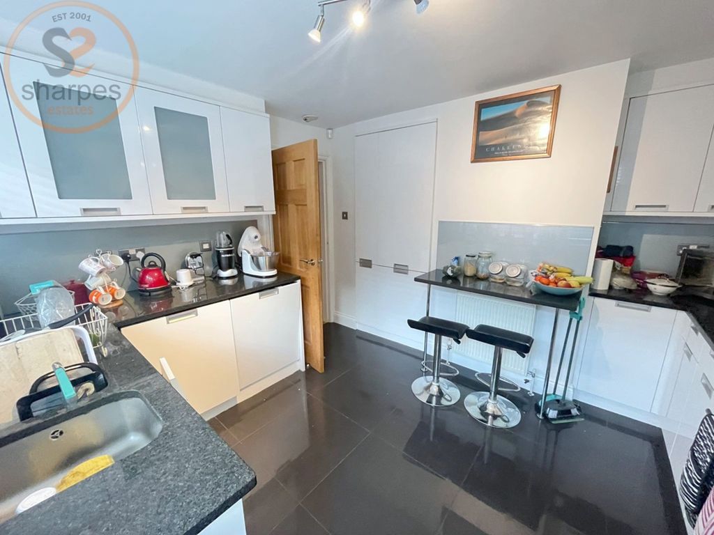 Property photo 3 of 9 2