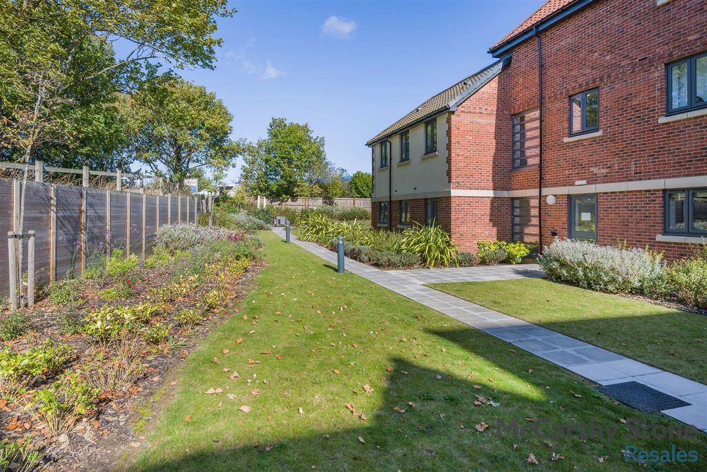 Property photo 2 of 23 8663835-Exterior04.Jpg