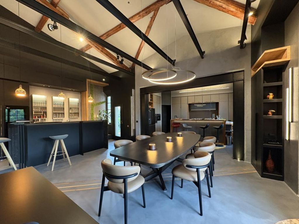 Property photo 2 of 28