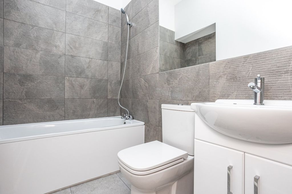 Property photo 2 of 15 Picture No. 03
