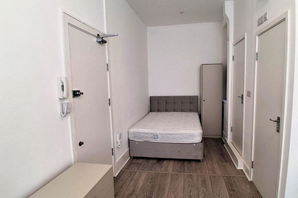 Property photo 1 of 9 Bedroom Area