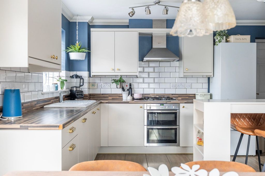 Property photo 3 of 25