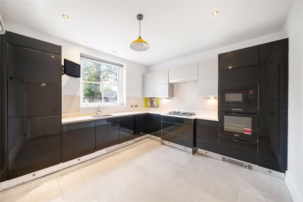 Property photo 1 of 17 Picture No. 06