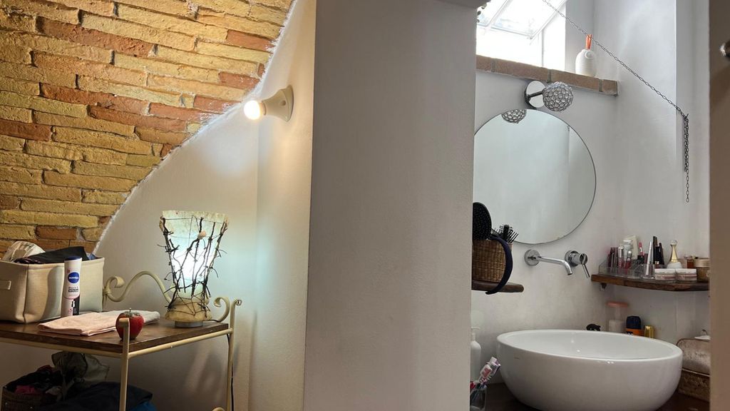 Property photo 2 of 37