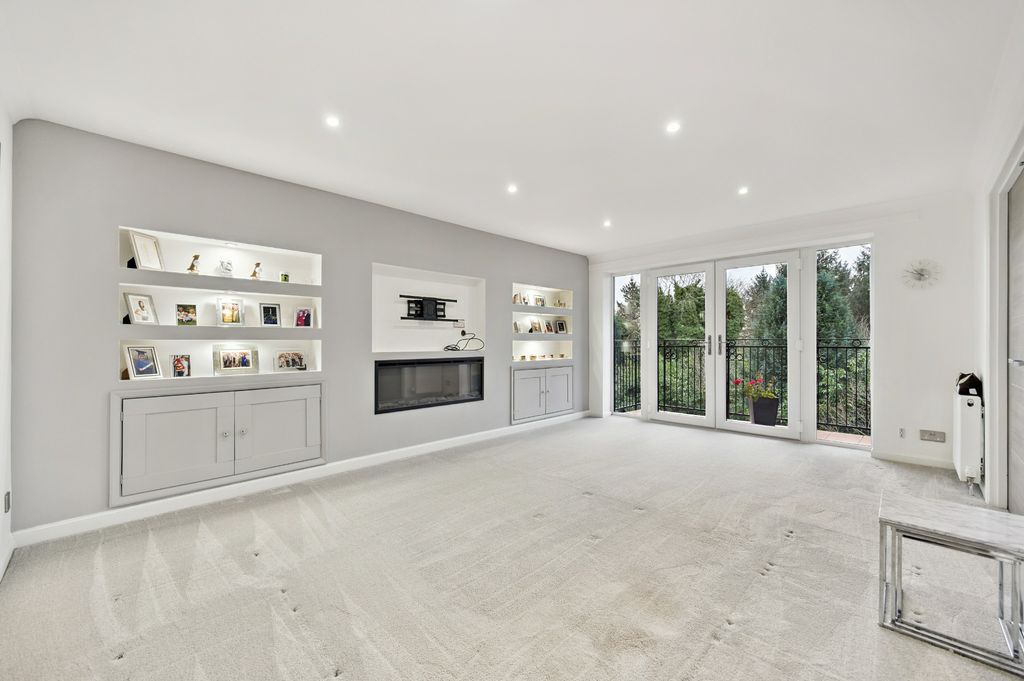 Property photo 3 of 23