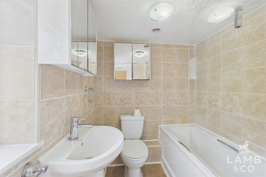 Property photo 3 of 34 Bathroom