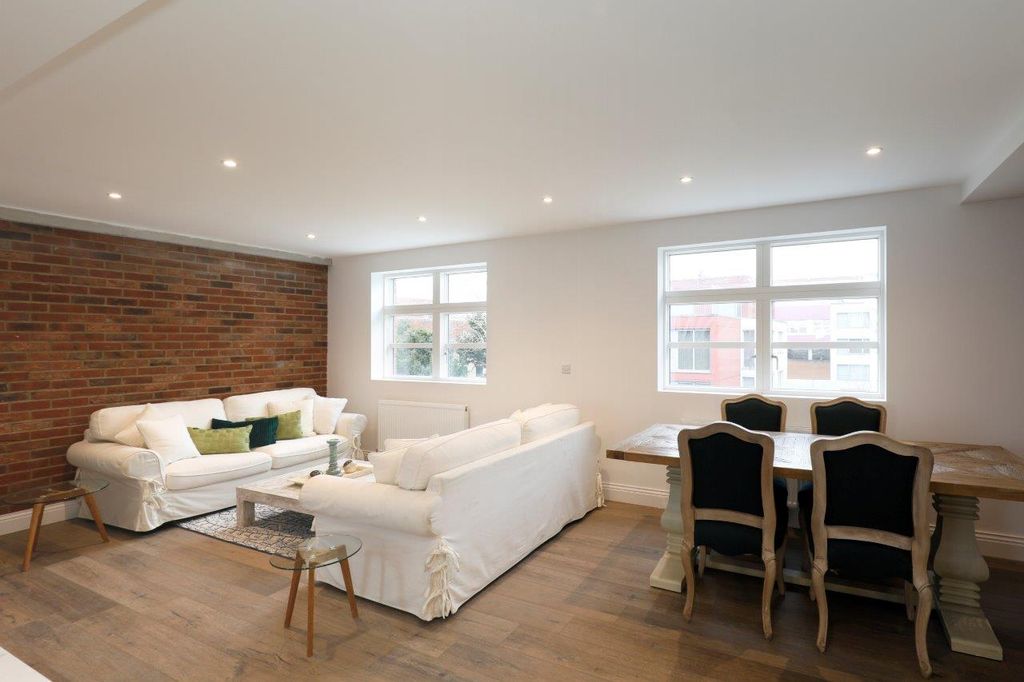 Property photo 3 of 21