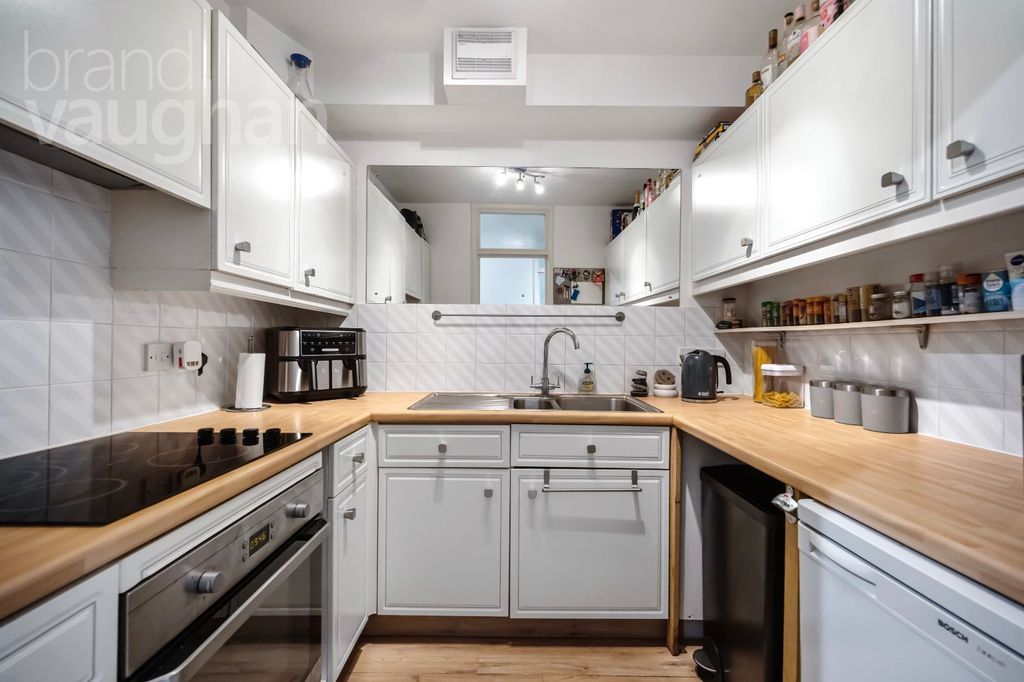 Property photo 3 of 20 Picture No. 06