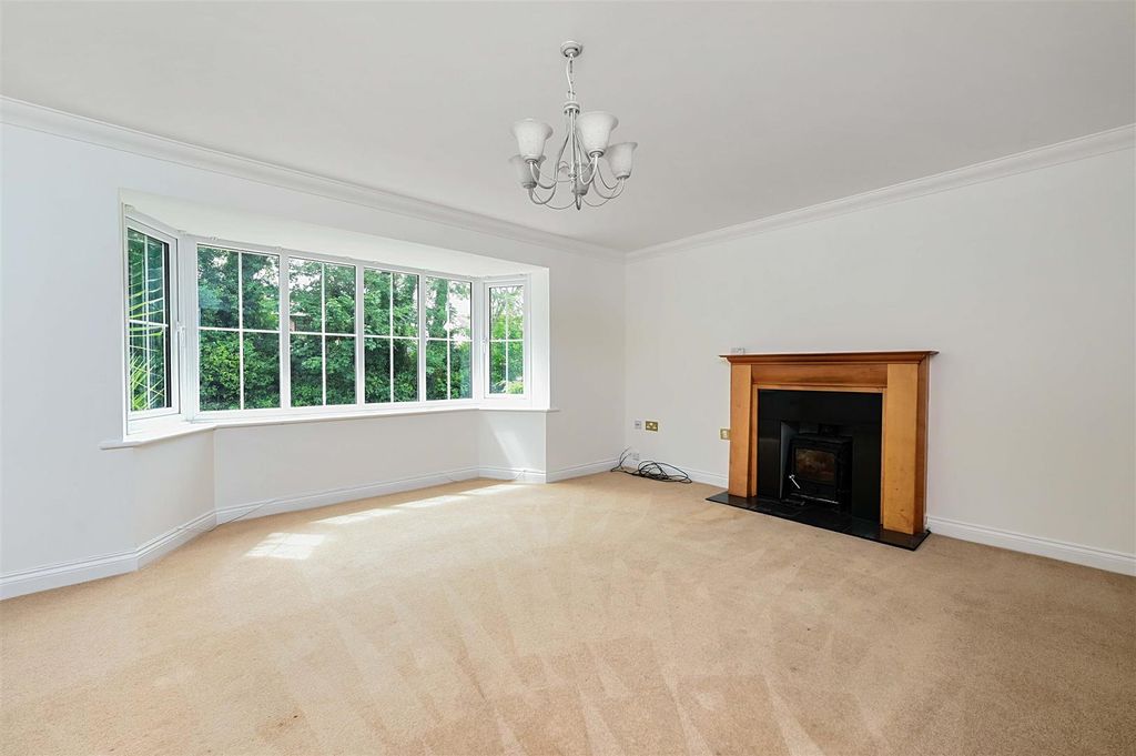 Property photo 3 of 18 Living Room