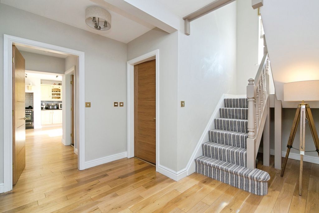 Property photo 2 of 19 Photo