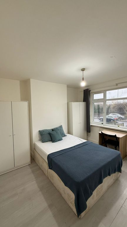 Property photo 1 of 13 Bedroom