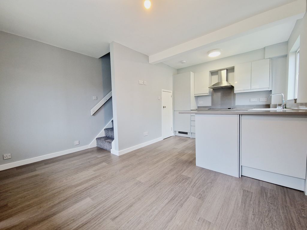 Property photo 2 of 8 Lounge/Kitchen
