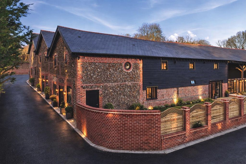 Property photo 1 of 22 Use Cornershot_Night.Jpg.Jpeg