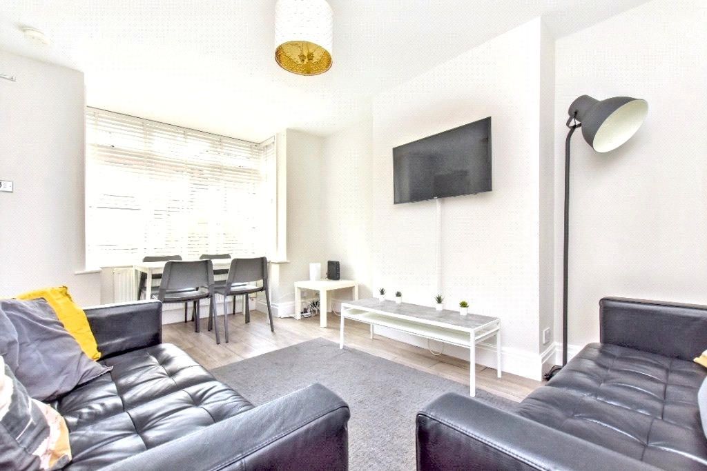 Property photo 2 of 15 31 Woodside 2