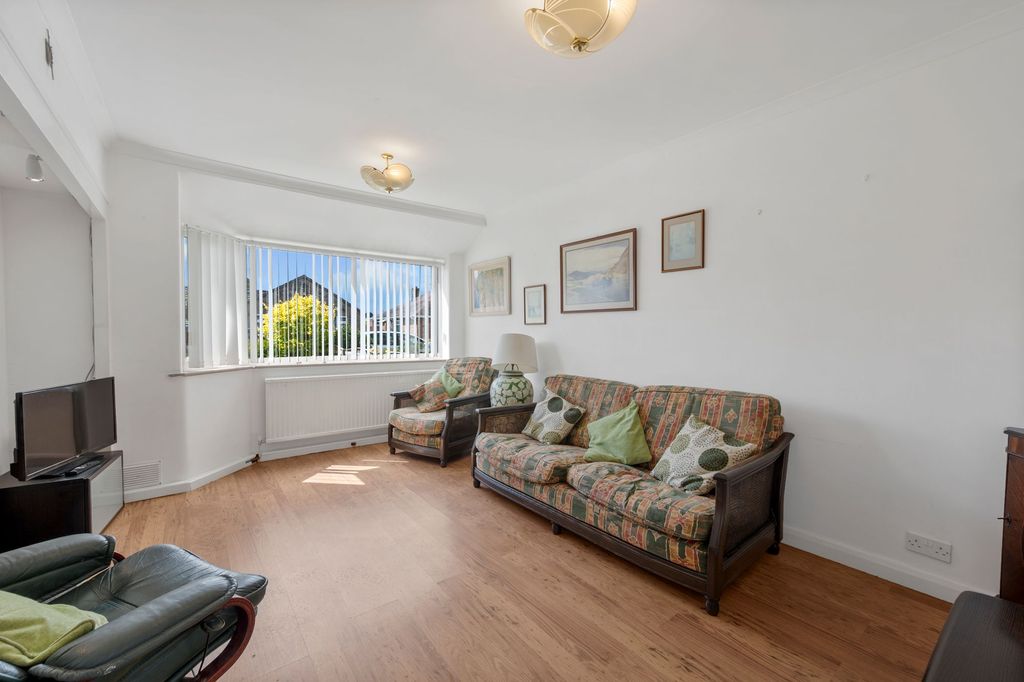 Property photo 2 of 31