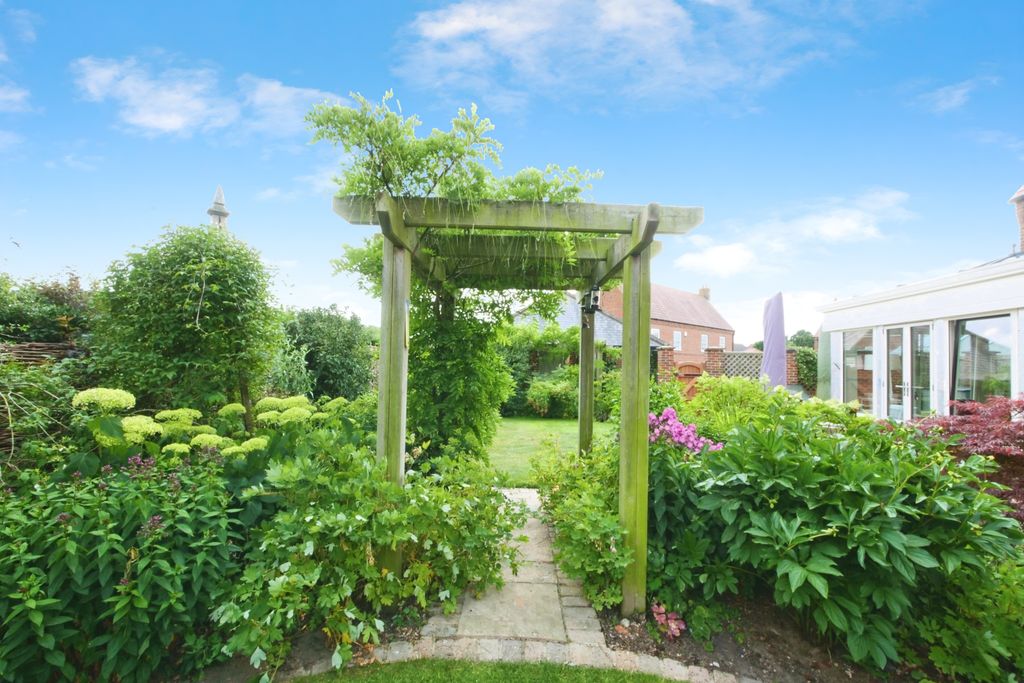 Property photo 2 of 20 Pnmb0640