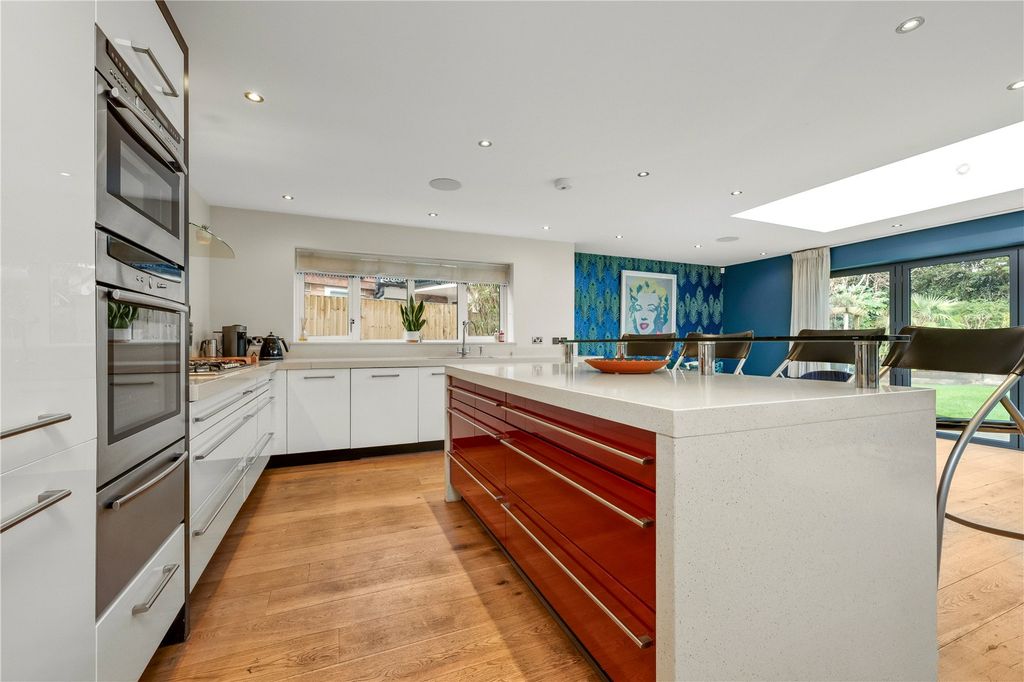 Property photo 3 of 17 Picture No. 11