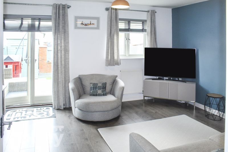 Property photo 2 of 14 Lounge 1