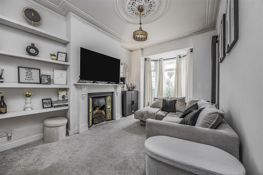 Property photo 1 of 18 15 Lyndhurst Road, Copnor-Porticomarketing-Soldby-