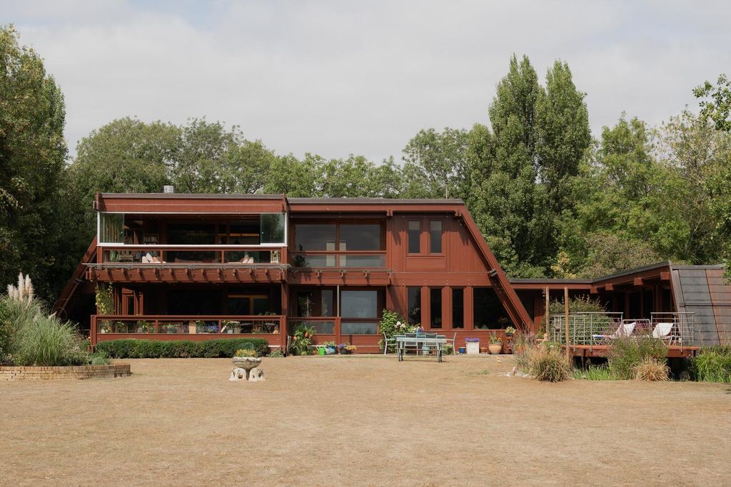 Property photo 1 of 45
