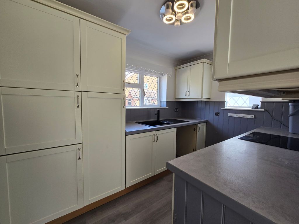 Property photo 2 of 12 Kitchen