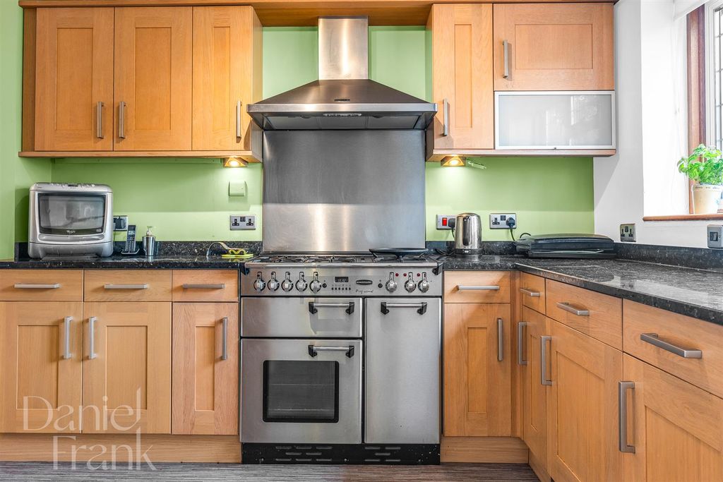 Property photo 3 of 41