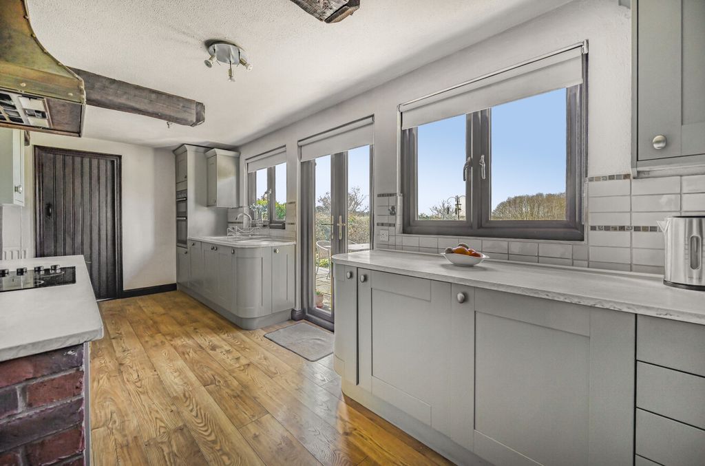 Property photo 2 of 21 Kitchen