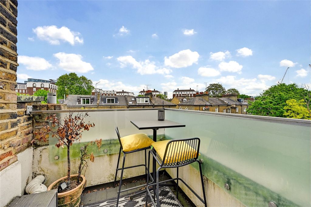 Property photo 3 of 15 Terrace