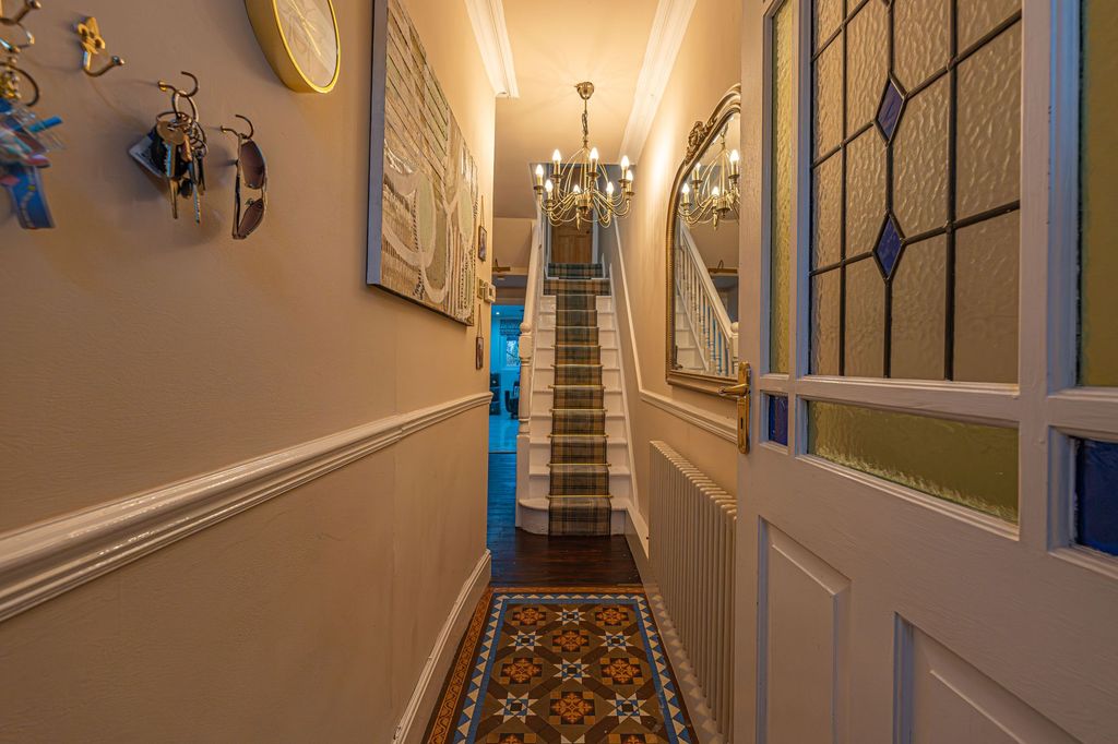 Property photo 2 of 37