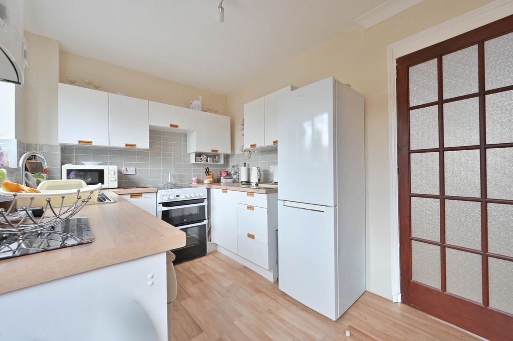 Property photo 3 of 11