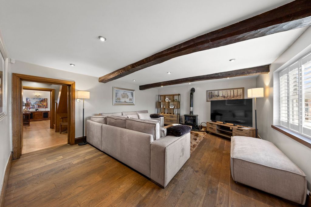 Property photo 3 of 36